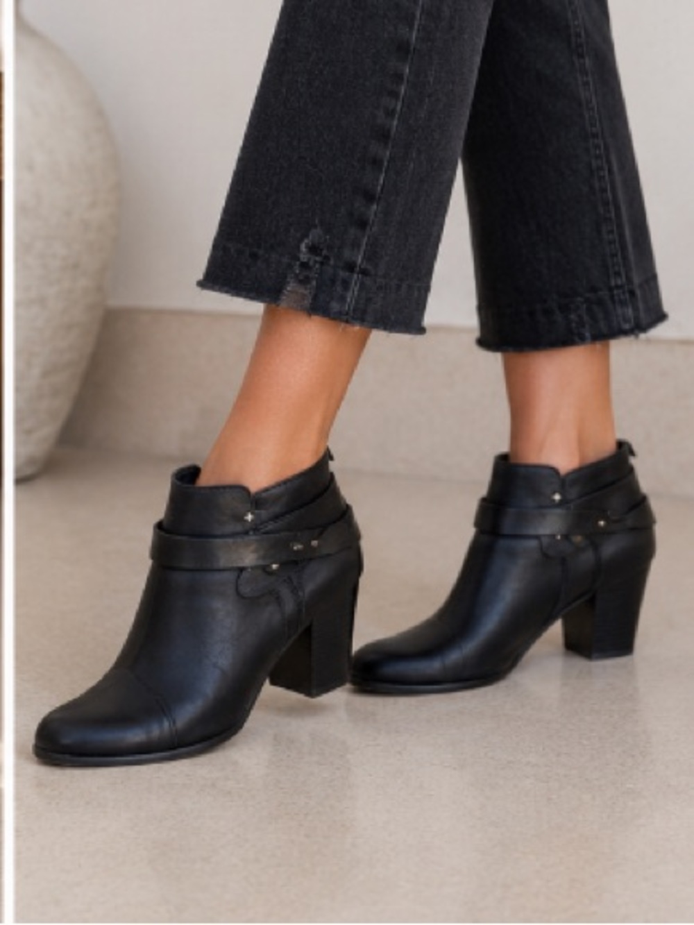 Rag & Bone Harlow Bootie in Black. Size 37
